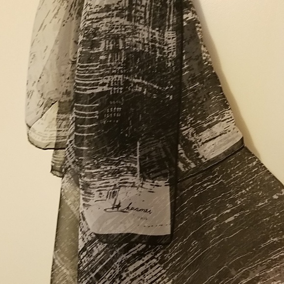 Large scarf - Picture 1 of 5